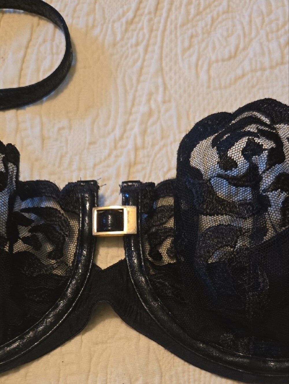 Victoria's Secret Black Lace Underwire Bra with Floral Appliqué - Picture 7 of 7